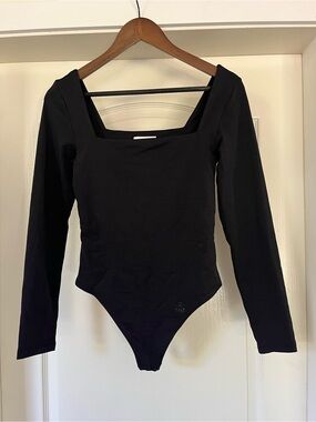 Aritzia Babaton Long Sleeve Bodysuit